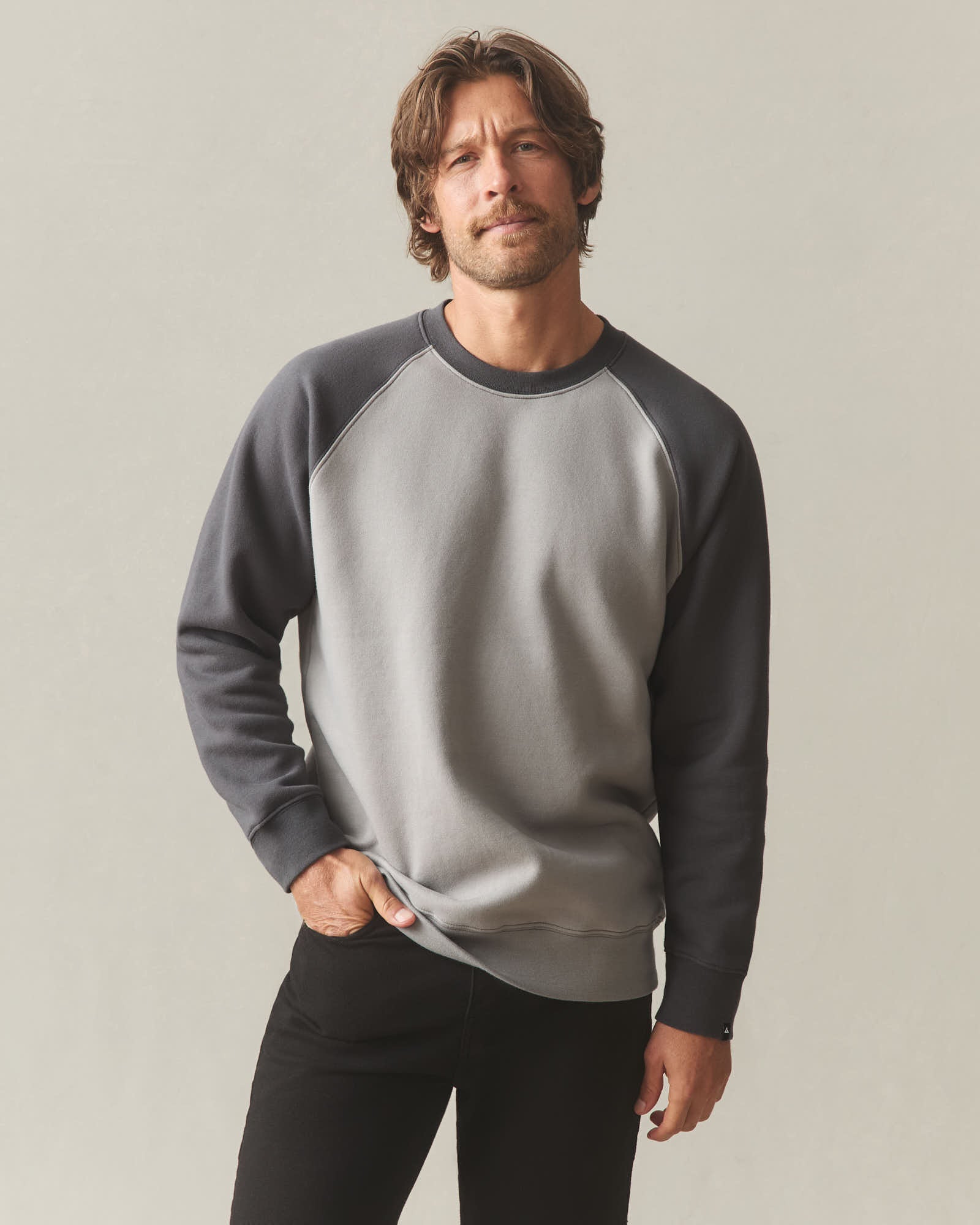 Men's Colorblock Midweight Crewneck - Sharkskin Dark Charcoal