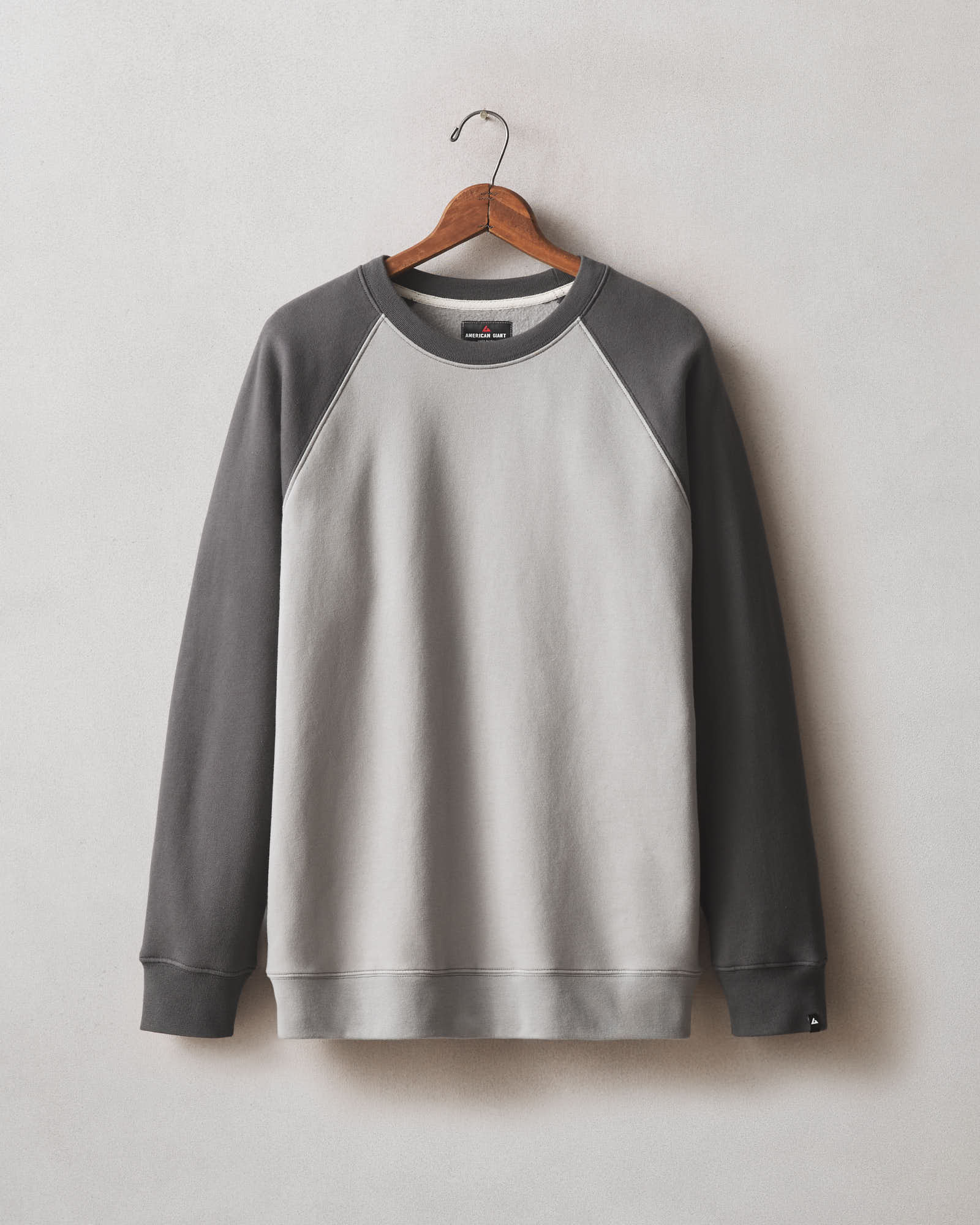LOGAN/ローガン別注　Color Block CrewNeck/UNISEX Men's Colorblock Midweight Crewneck - Sharkskin Dark Charcoal