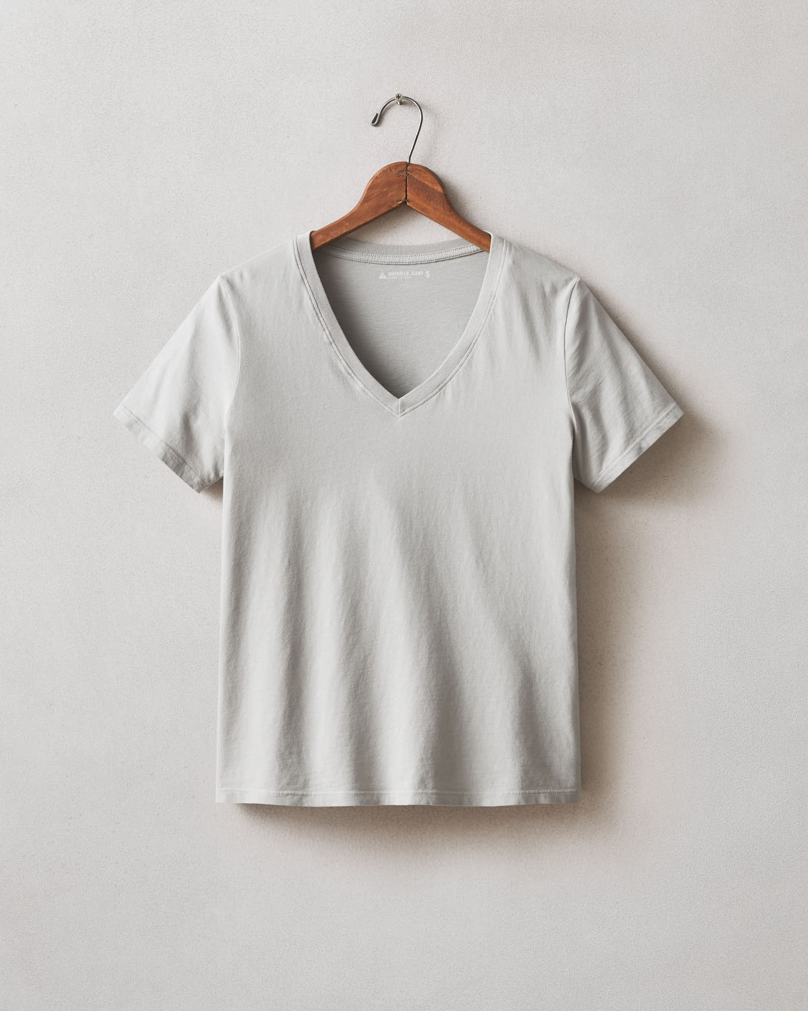 DIFFERENT IS OK Ribbed Cut-out シズニルック Women's Classic Cotton V-Neck Tee - Ghost Grey