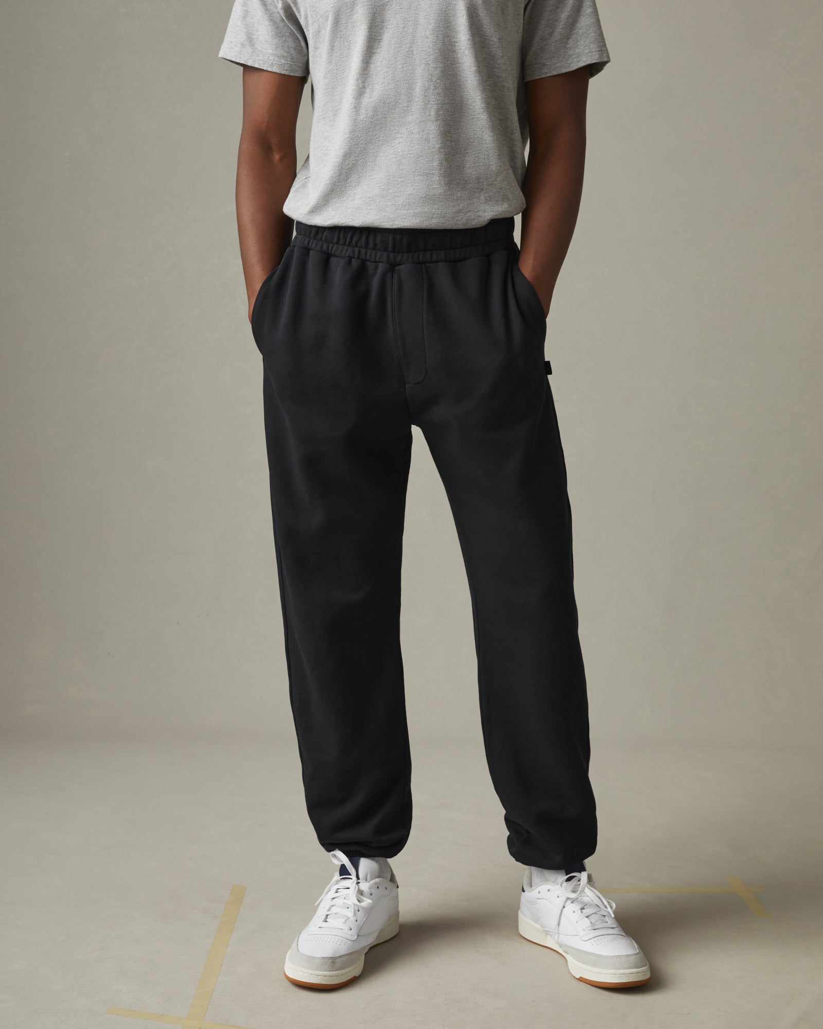Black Sweatpants Outfit Men black-sweatpants-outfit-men