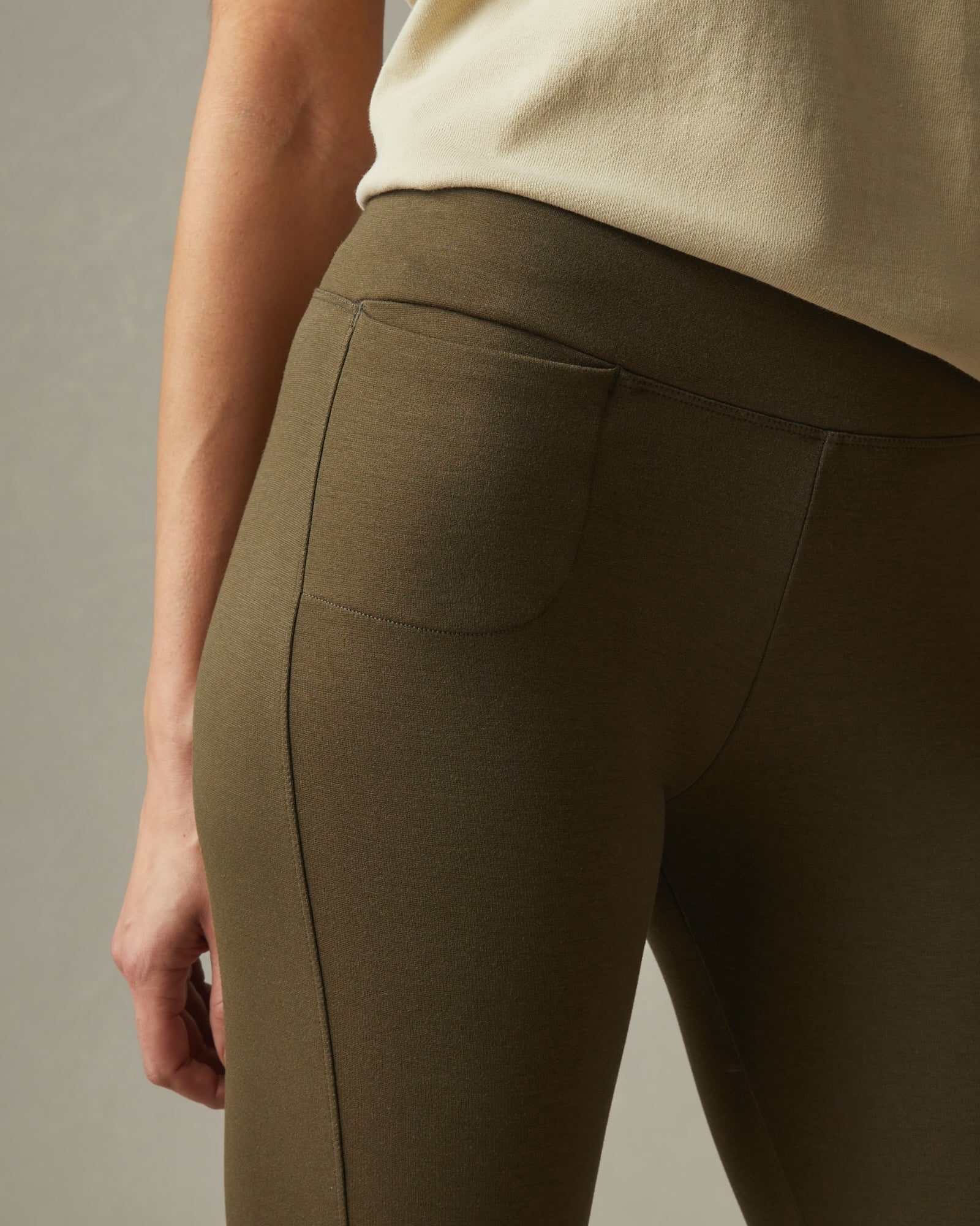 Lululemon Athletica Dark Olive Run On Crop Leggings - US 6, - Lululemon  clothing - Dark Olive